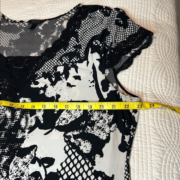 Soma Monochrome Floral Lace nightgown - Picture 11 of 13